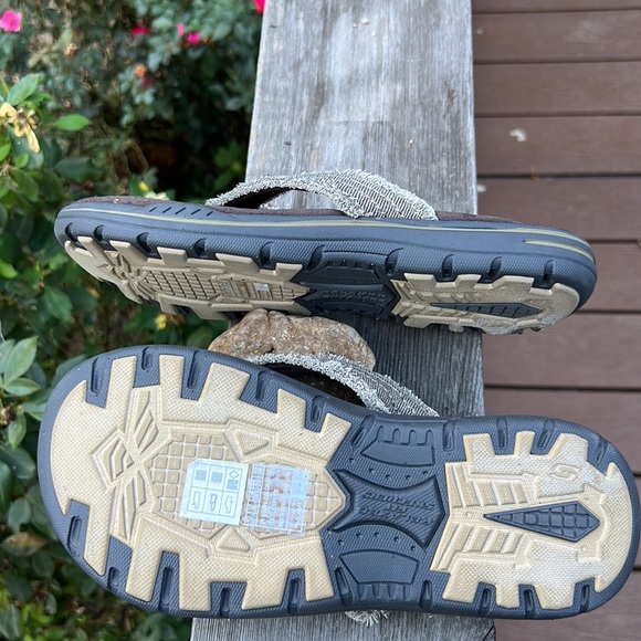 NWT Skechers Evented Arven Flip Flops (7) - Picture 6 of 8